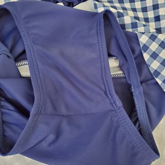 Old navy bathing suit - Picture 4 of 5